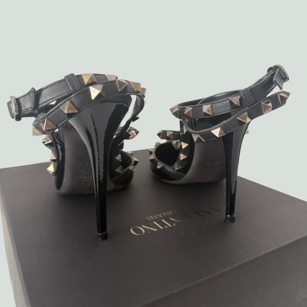 Valentino Garavani Rockstud Pumps – Black Patent – EU 39