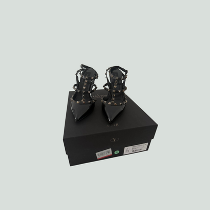 Valentino Garavani Rockstud Pumps – Black Patent – EU 39